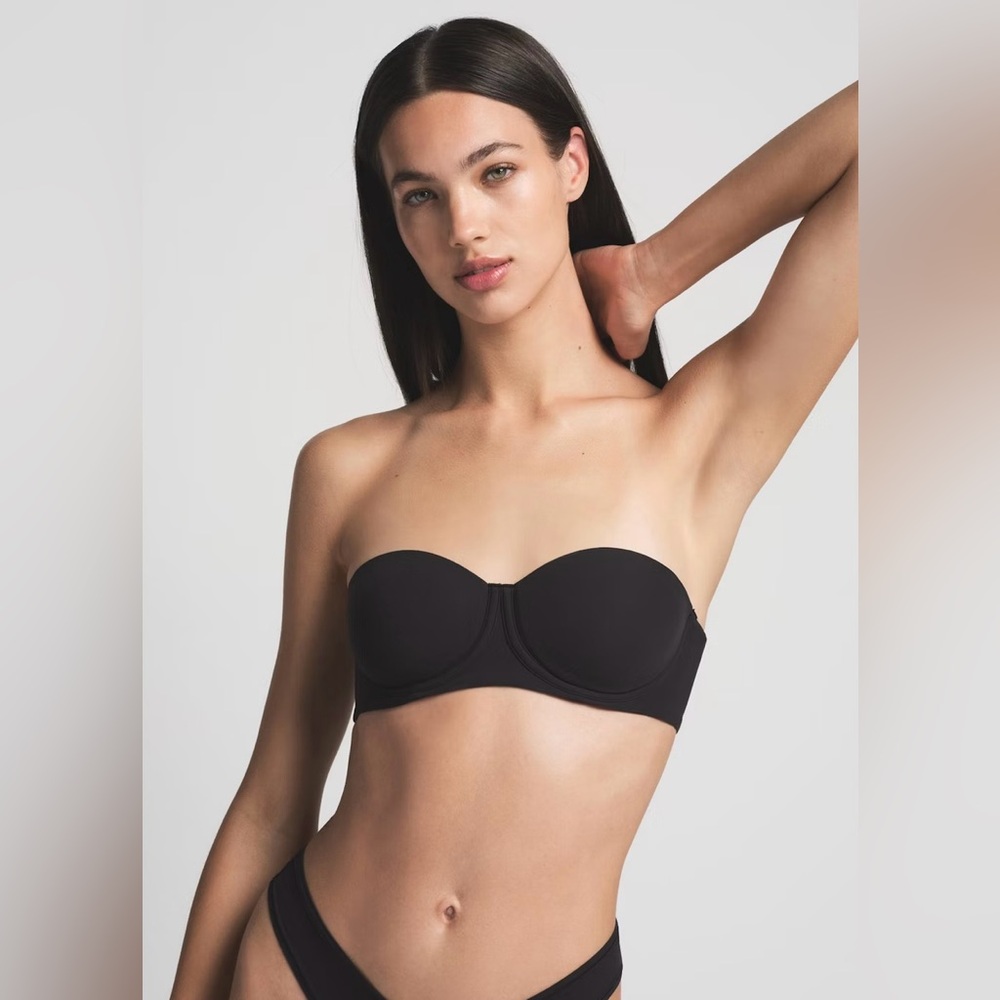 SKIMS Fits Everybody Strapless Bra - NWT - Color Onyx - Size 30D